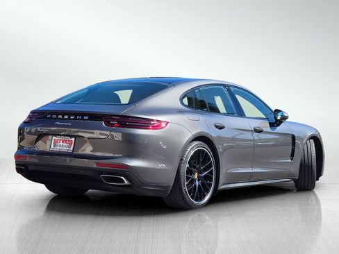 Used 2018 Porsche Panamera 4 image 4
