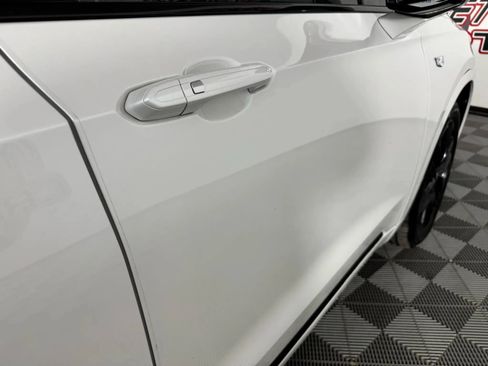 Used 2024 Cadillac XT6 Sport w/ LPO, ONYX Package image 34