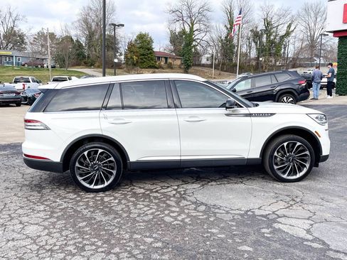 Used 2020 Lincoln Aviator Reserve w/ Equipment Group 202A image 4