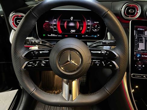 Used 2025 Mercedes-Benz GLC 300 4MATIC image 25