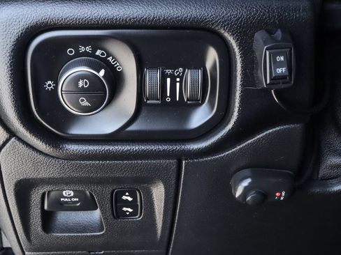 Used 2019 RAM 1500 Big Horn AWD/4WD image 19