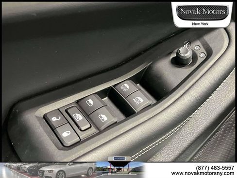 Used 2023 Jeep Grand Cherokee Altitude AWD/4WD image 18