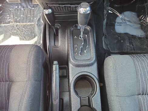 Used 2012 Jeep Wrangler Unlimited Rubicon w/ Dual Top Group AWD/4WD image 18