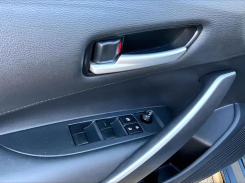 Used 2020 Toyota Corolla SE image 31