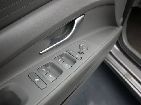 Used 2024 Hyundai Elantra SEL FWD image 12