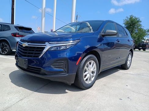 Used 2022 Chevrolet Equinox LS w/ LS Convenience Package image 3