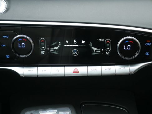 Certified 2025 Genesis GV70 2.5T AWD/4WD image 49