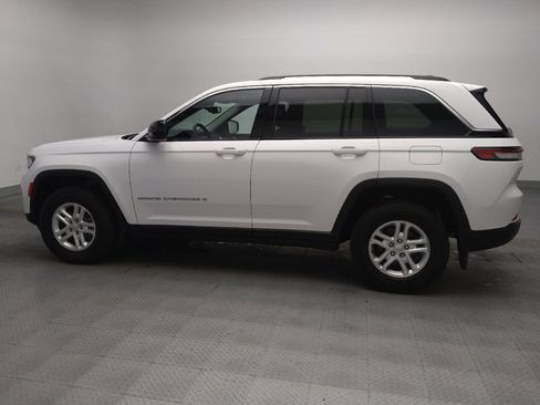 Used 2023 Jeep Grand Cherokee Laredo w/ Trailer Tow Prep Group (B) AWD/4WD image 3