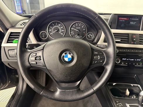 Used 2018 BMW 320i Sedan image 16