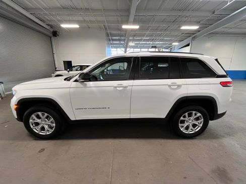 Used 2024 Jeep Grand Cherokee Limited image 6
