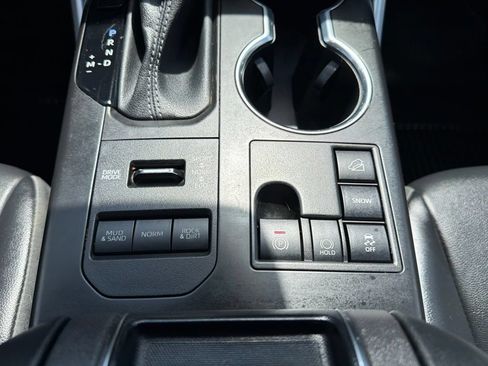 Used 2023 Toyota Highlander XLE AWD/4WD image 31