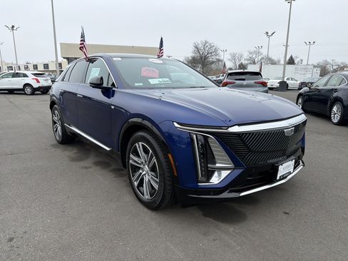 Certified 2024 Cadillac Lyriq Luxury image 4