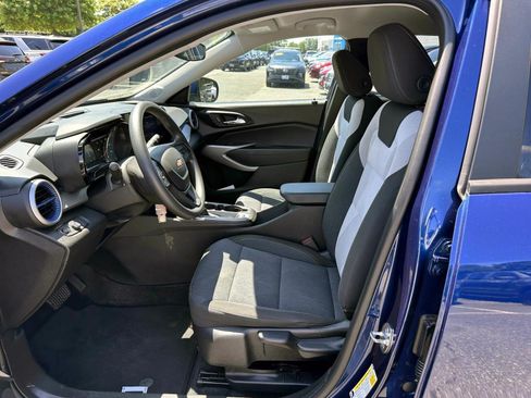 Used 2024 Chevrolet Trax LS w/ LS Convenience Package FWD image 10
