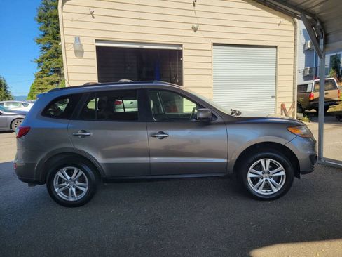 Used 2011 Hyundai Santa Fe Limited AWD/4WD image 2