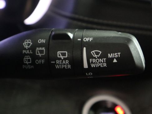 Used 2025 Jeep Grand Cherokee Limited image 30