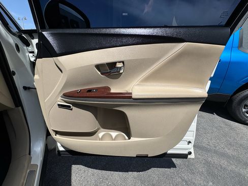 Used 2009 Toyota Venza image 26