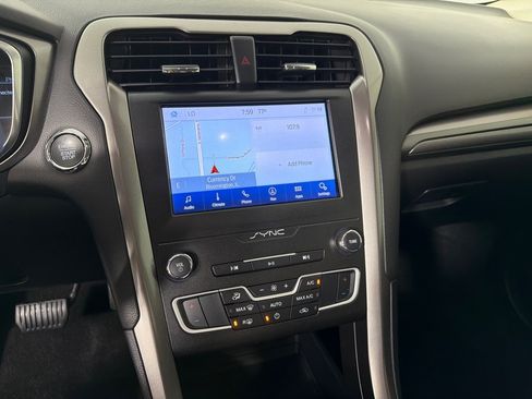 Used 2020 Ford Fusion SE FWD image 17