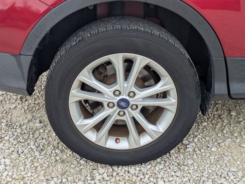 Used 2018 Ford Escape SE w/ SE Sync 3 Package FWD image 9
