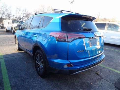 Used 2018 Toyota RAV4 LE image 5