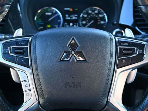 Used 2022 Mitsubishi Outlander 4WD Plug-In Hybrid image 29