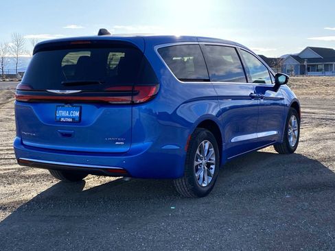 New 2026 Chrysler Pacifica Limited image 14