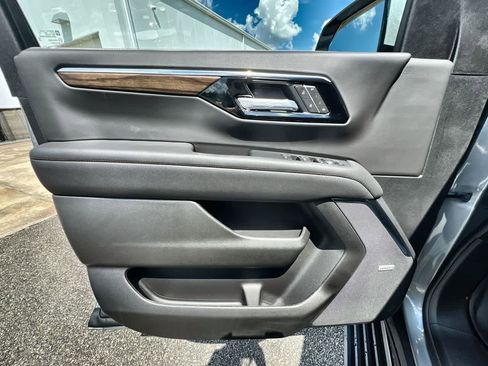 Used 2026 Chevrolet Tahoe High Country image 23