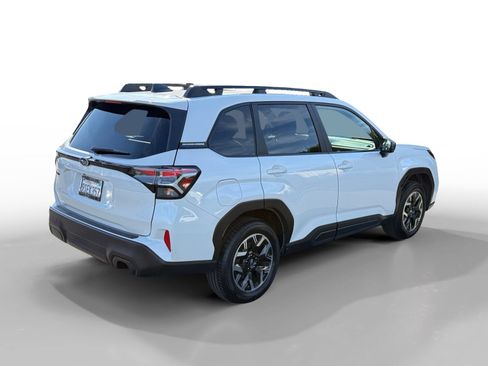 Used 2025 Subaru Forester Premium AWD/4WD image 5