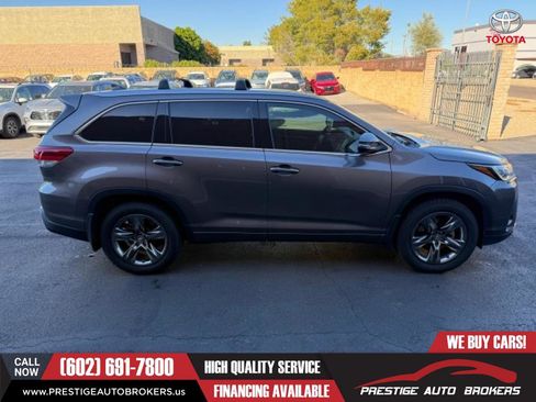 Used 2017 Toyota Highlander Limited Platinum image 10