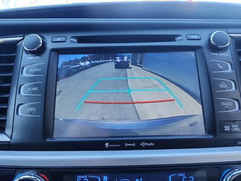Used 2019 Toyota Highlander XLE AWD/4WD image 18