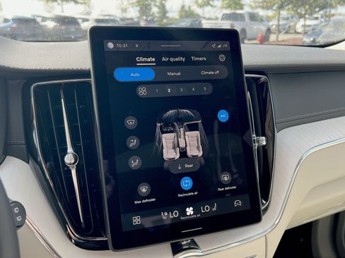 New 2026 Volvo XC60 B5 Ultra w/ Climate Package image 21