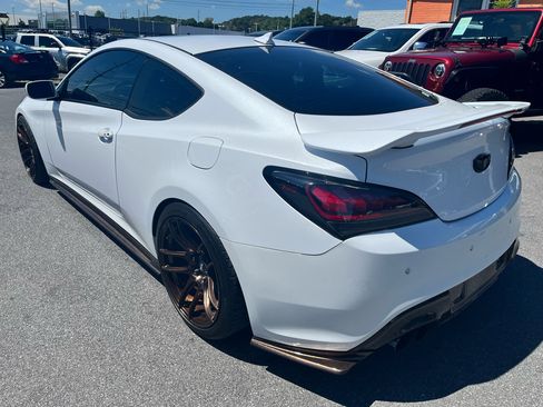Used 2016 Hyundai Genesis Coupe 3.8 image 7