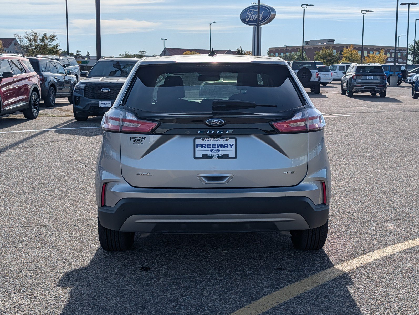 Used 2024 Ford Edge SEL AWD/4WD image 4