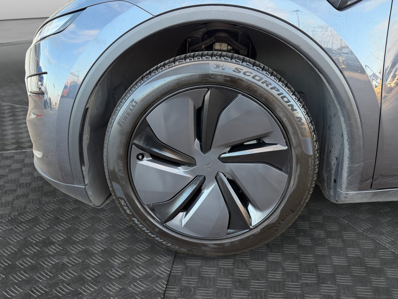 Used 2026 Tesla Model Y Long Range AWD/4WD image 9