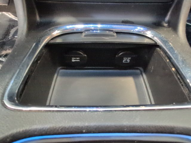 Used 2016 Dodge Grand Caravan SXT FWD image 24