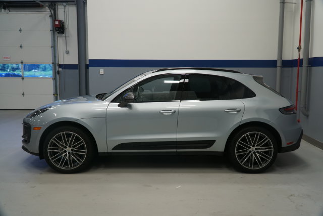 Certified 2026 Porsche Macan AWD/4WD image 2