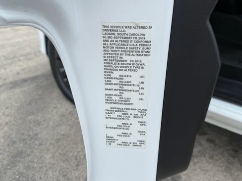Used 2019 Mercedes-Benz Metris Passenger image 35