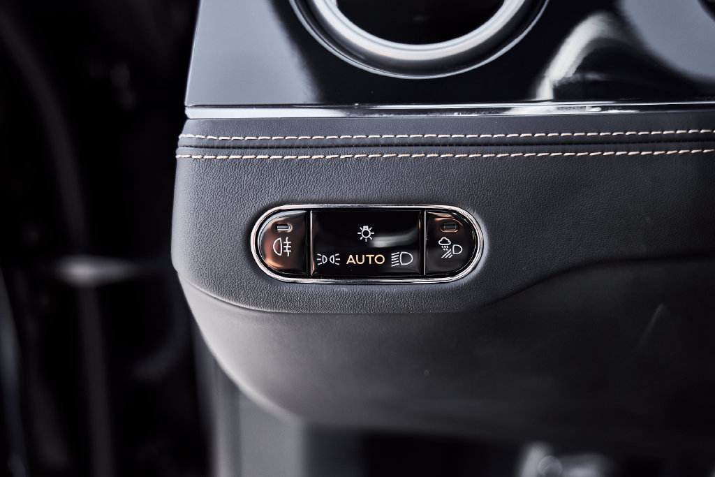 Used 2024 Bentley Flying Spur V8 AWD/4WD image 58