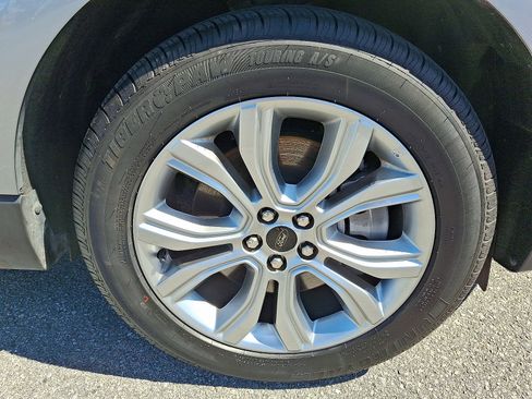 Used 2024 Ford Edge Titanium image 9