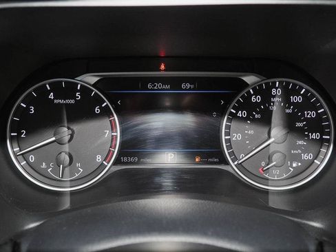 Used 2025 Nissan Sentra SR FWD image 16