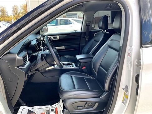 Used 2023 Ford Explorer XLT w/ Equipment Group 202A AWD/4WD image 10