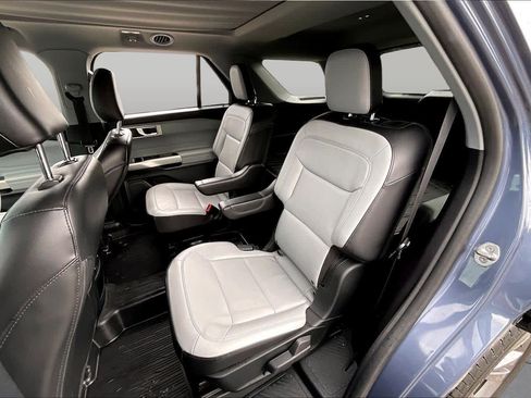 Used 2021 Ford Explorer XLT w/ Equipment Group 202A RWD image 17