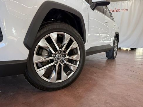 Used 2019 Toyota RAV4 XLE Premium image 22