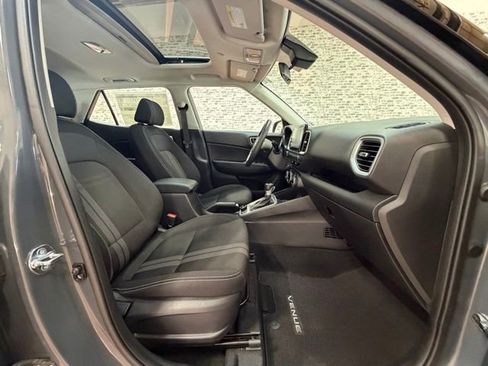 Used 2026 Hyundai Venue SEL FWD image 9