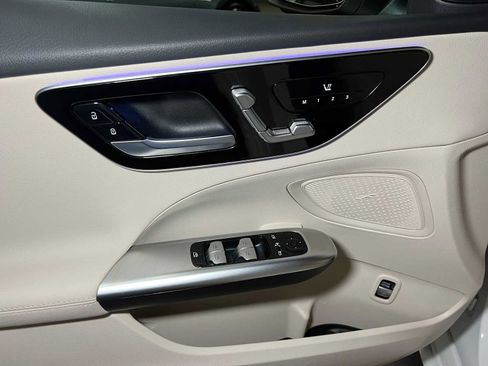 Used 2025 Mercedes-Benz C 300 4MATIC Sedan image 24