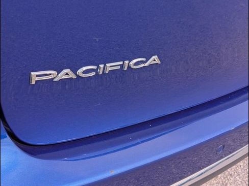 Used 2021 Chrysler Pacifica Touring-L w/ Premium & Safety Sphere Group FWD image 18