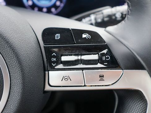 Used 2025 Hyundai Elantra Limited FWD image 14