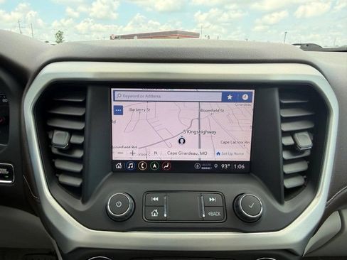 Used 2021 GMC Acadia SLT w/ Preferred Package FWD image 16