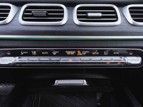 Used 2025 Mercedes-Benz GLE 350 4MATIC image 27