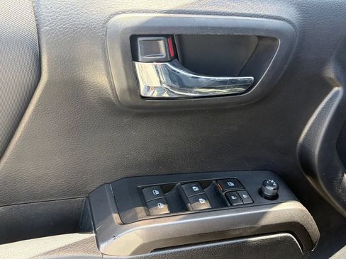 Used 2021 Toyota Tacoma TRD Sport AWD/4WD image 6
