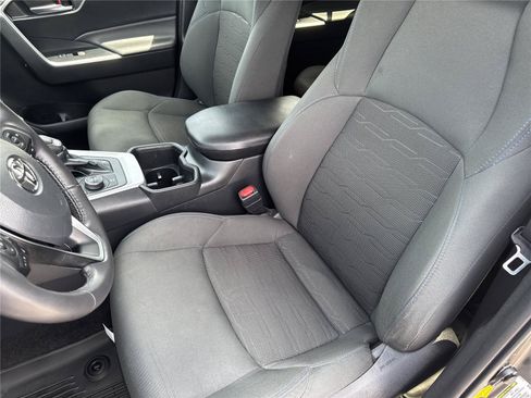 Used 2022 Toyota RAV4 SE w/ Convenience Package AWD/4WD image 11